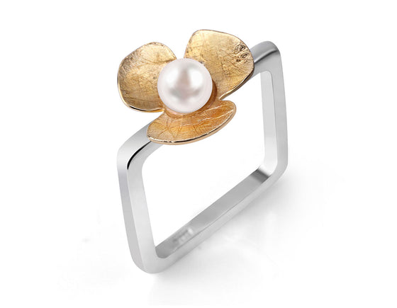 Pearl Clover Ring