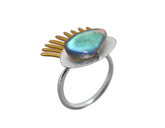 Golden Eyelashes Ring Ring - FaunaFloral