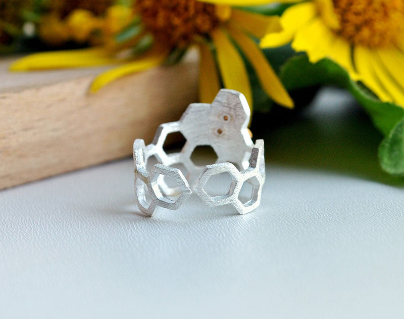 Honeycomb Ring Ring - FaunaFloral