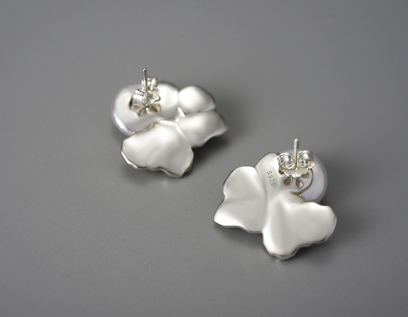 Pearl Leaves Stud Earrings